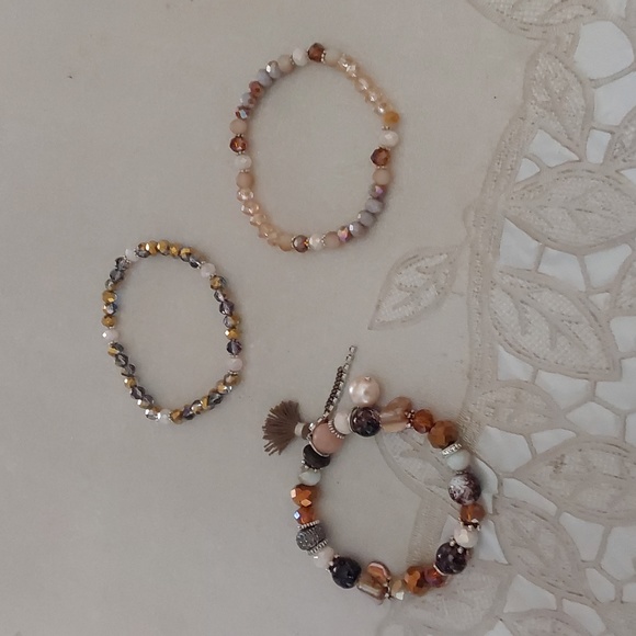 3 Pieces Jewelry/Bracelets - Picture 3 of 3